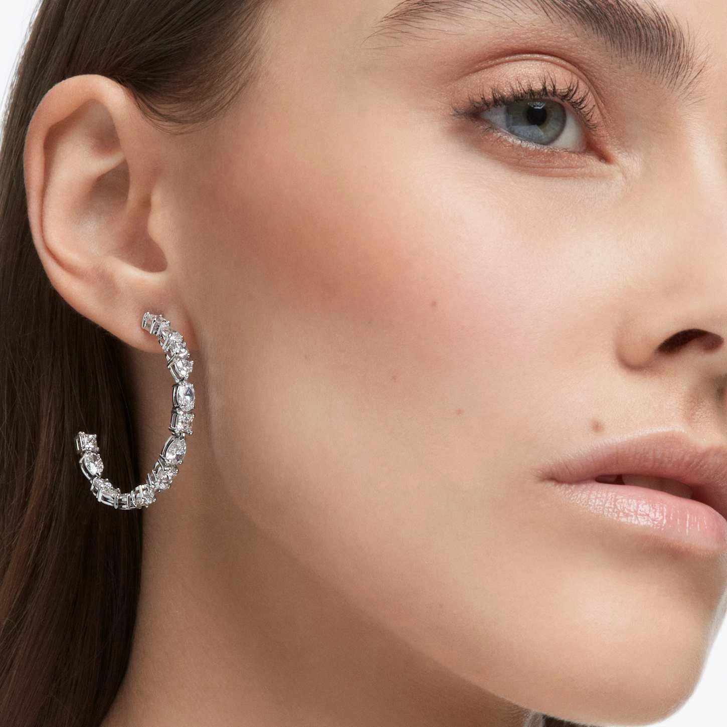 Swarovski Mesmera Hoop Earrings Mixed Cuts, White, Rhodium Plated 8 Swarovski Mesmera Hoop Earrings Mixed Cuts, White, Rhodium Plated - Image 6